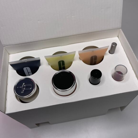 Clinique Gift Box Set, Quickliner Mascara Lip Balm Makeup Remover,Moisture Surge - Picture 4 of 11